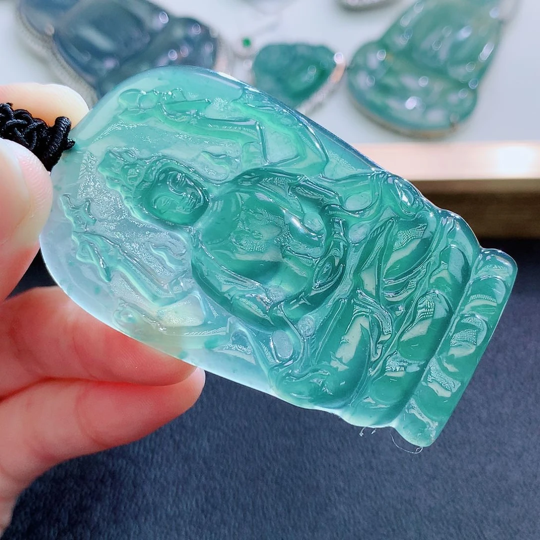 翡翠挂件未镶嵌翡翠