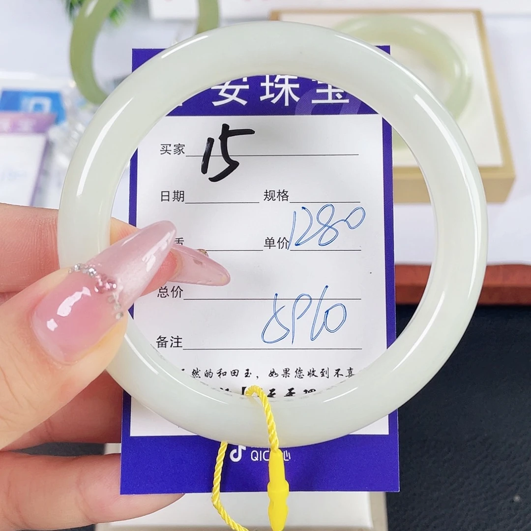 和田玉手镯未镶嵌