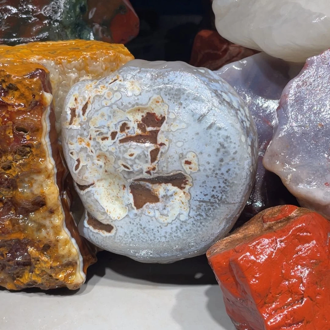 查罗石未镶嵌珠宝半成品