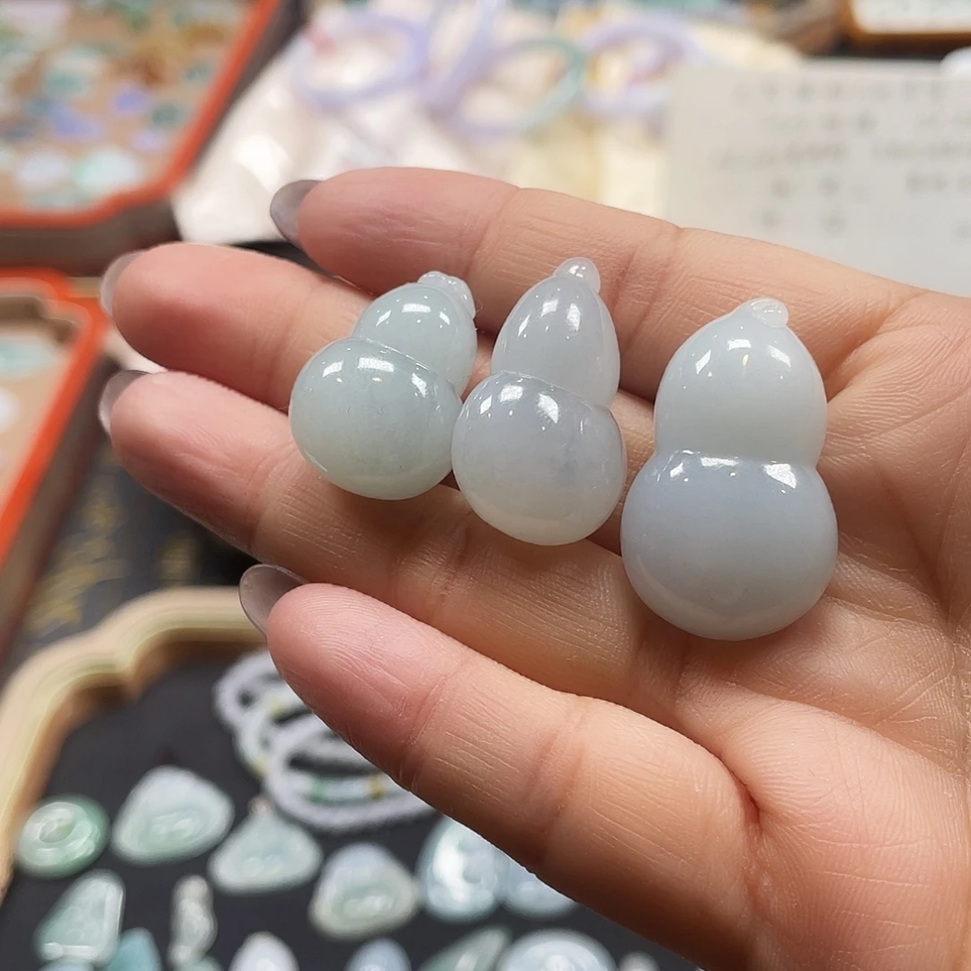 翡翠未镶嵌吊坠(不含链)葫芦