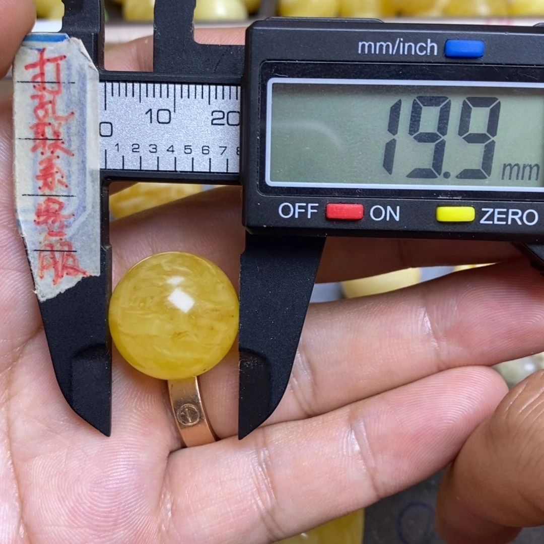 蜜蜡未镶嵌裸石19.9瑕疵圆珠默认直发