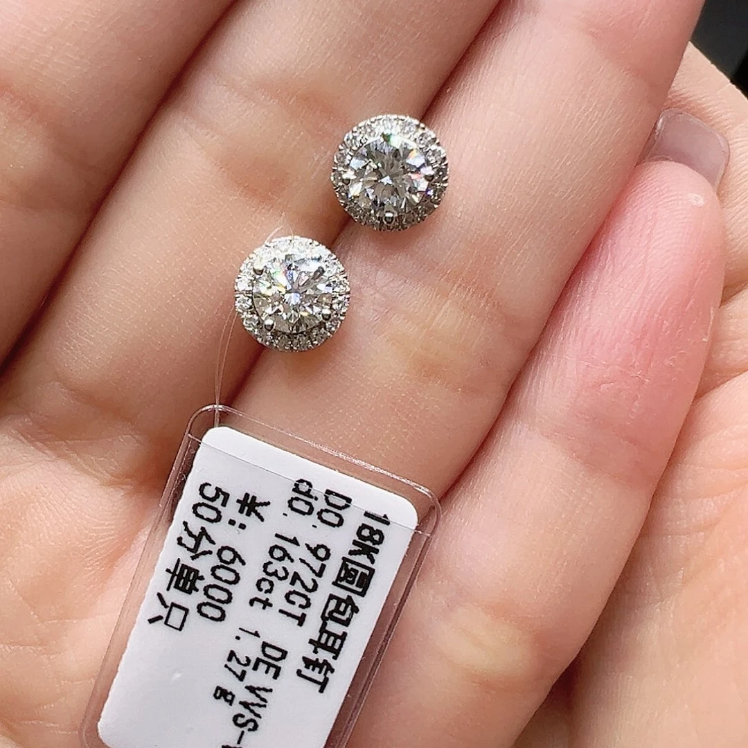 耳钉实验室培育钻石18K金镶嵌0.972ct K白圆包耳钉