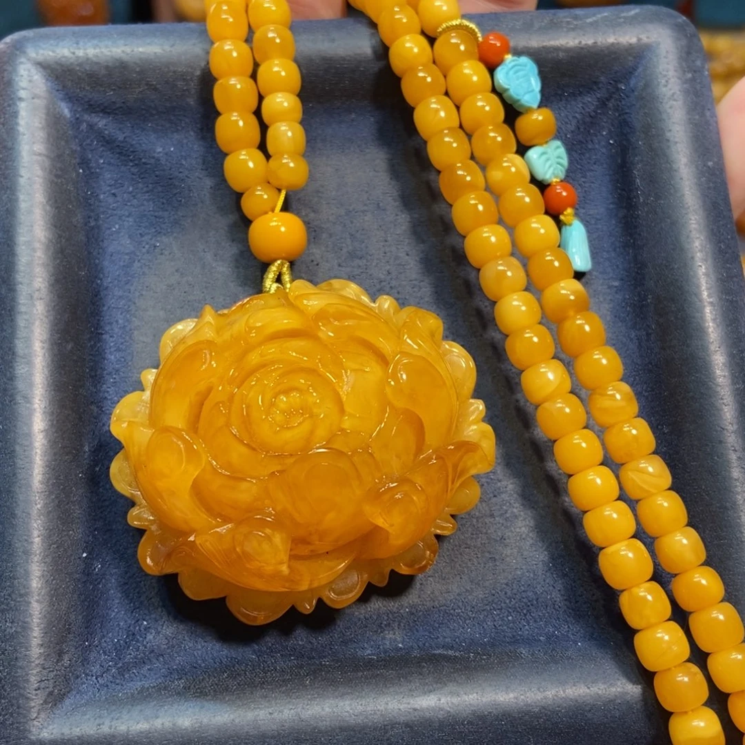 琥珀未镶嵌颈饰蜜蜡