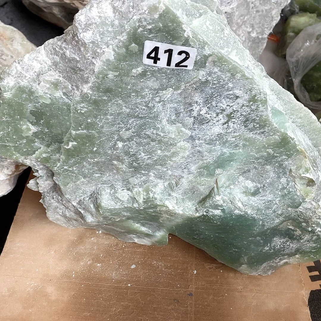 西***荣未镶嵌蛇纹石玉原石