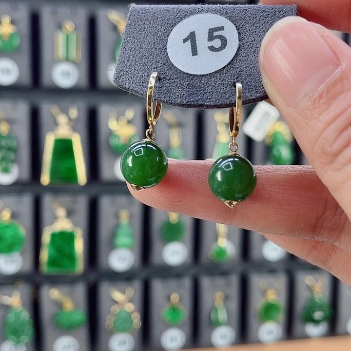 18K金镶嵌和田玉耳饰