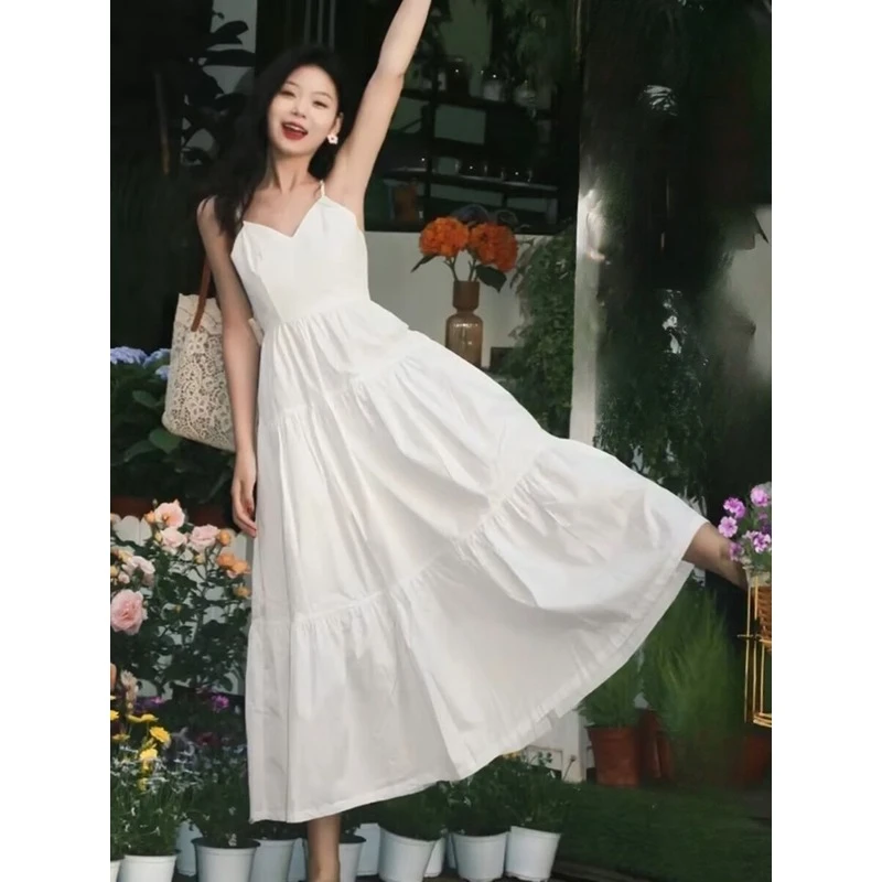 法式白色v领吊带连衣裙子女2024夏季新款收腰设计感显瘦中长裙潮