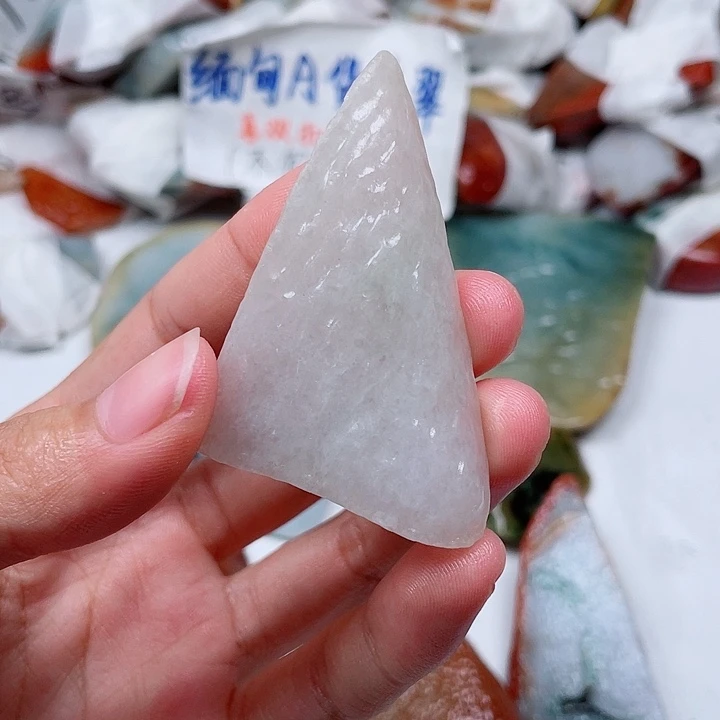 老***4翡翠未镶嵌颈饰翡翠