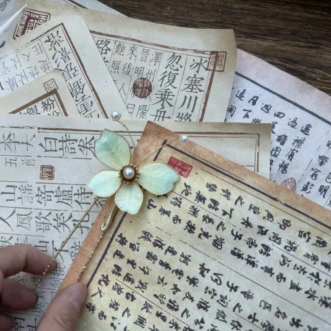浅绿色绒花蝴蝶小u。前尘梦古风汉服配饰