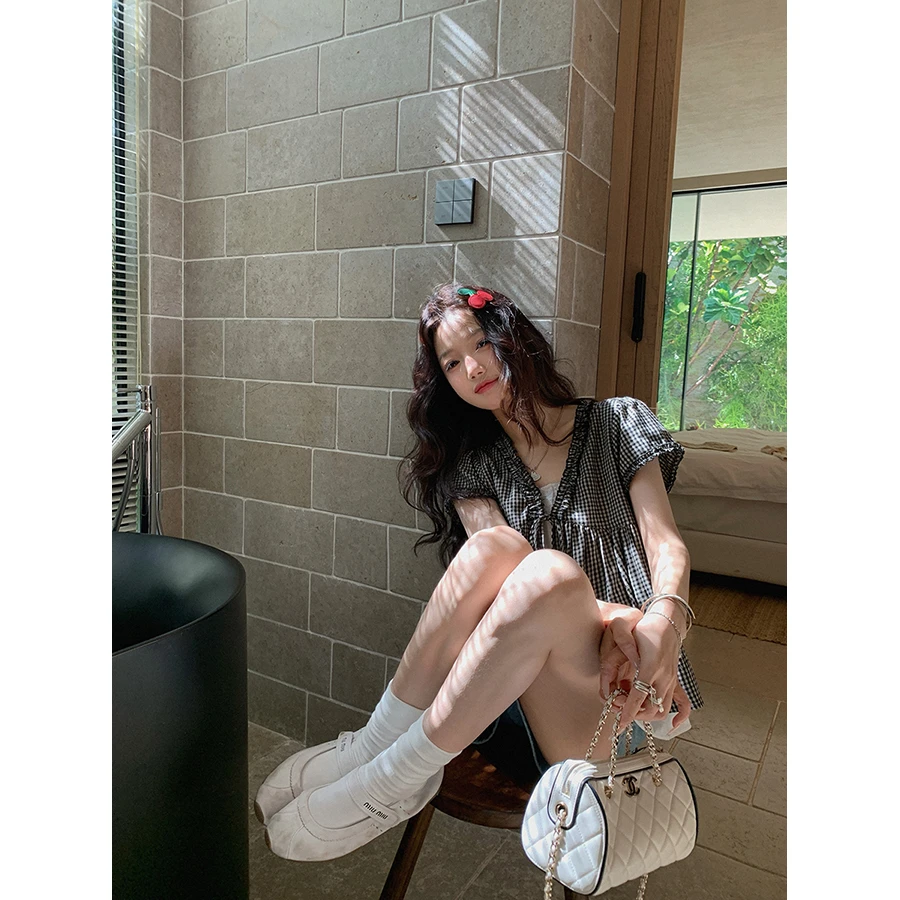 张贝贝 人间小苍兰 蕾丝拼接 甜美木耳边减龄娃娃衫