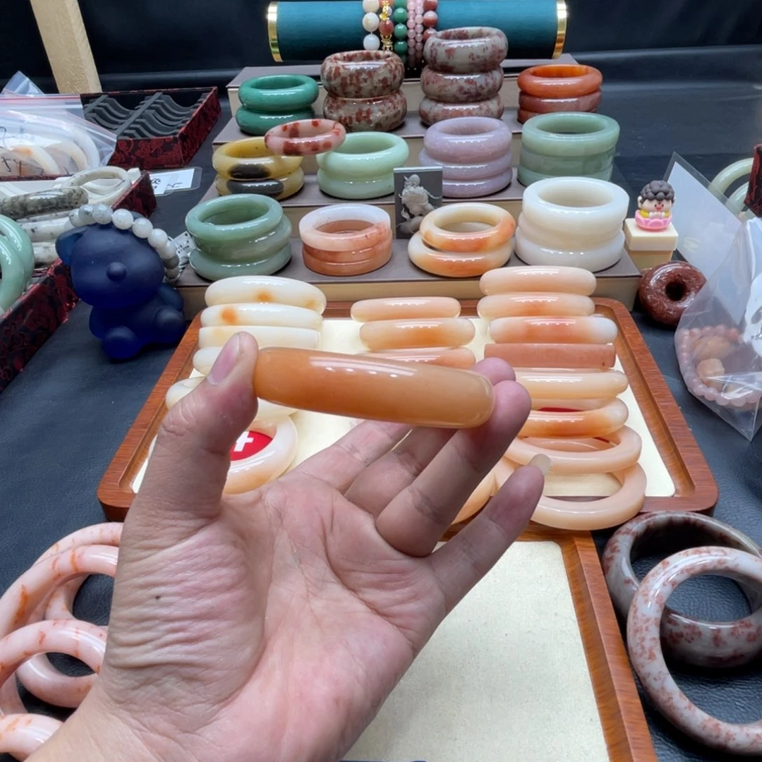 石英质玉手镯未镶嵌皮****飞