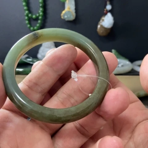 和田玉（糖玉）手镯未镶嵌圈口57