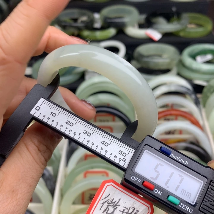 蛇纹石玉未镶嵌手镯330