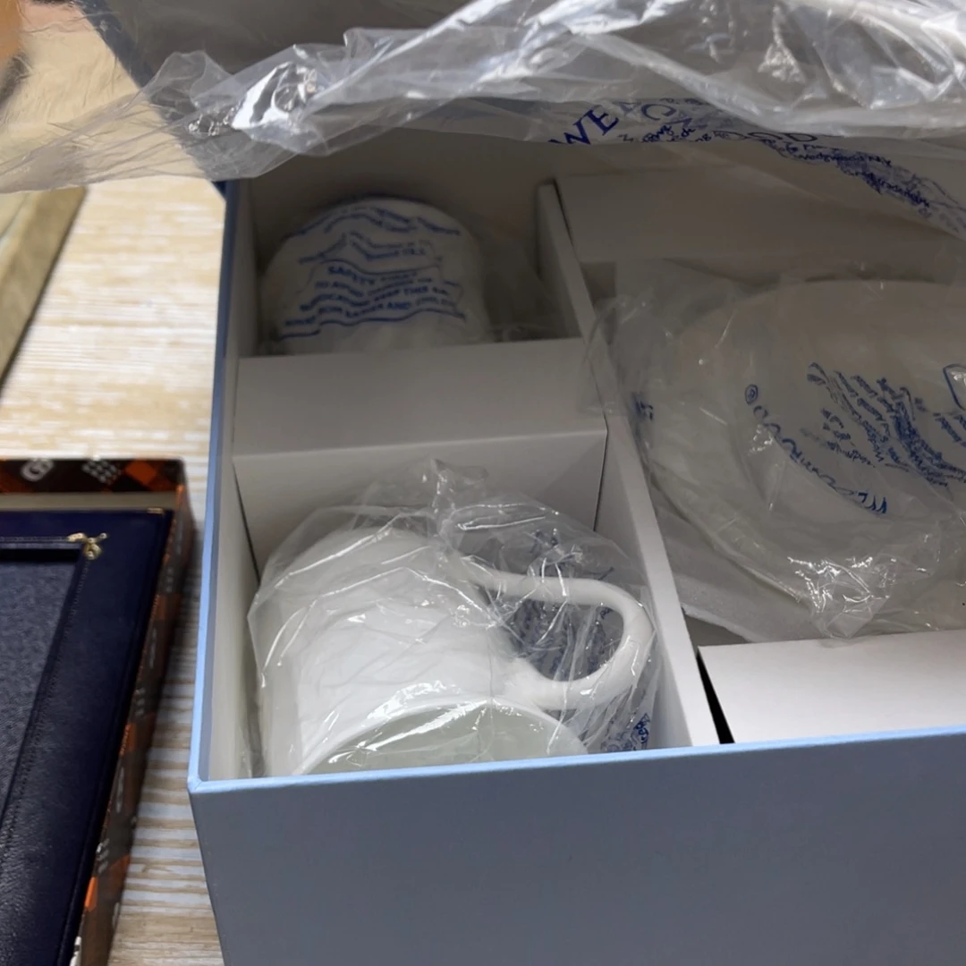 瓷片潦**狗密密麻麻地排列着一个