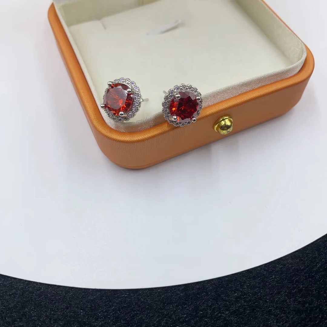 1176  红色耳钉多样性发货