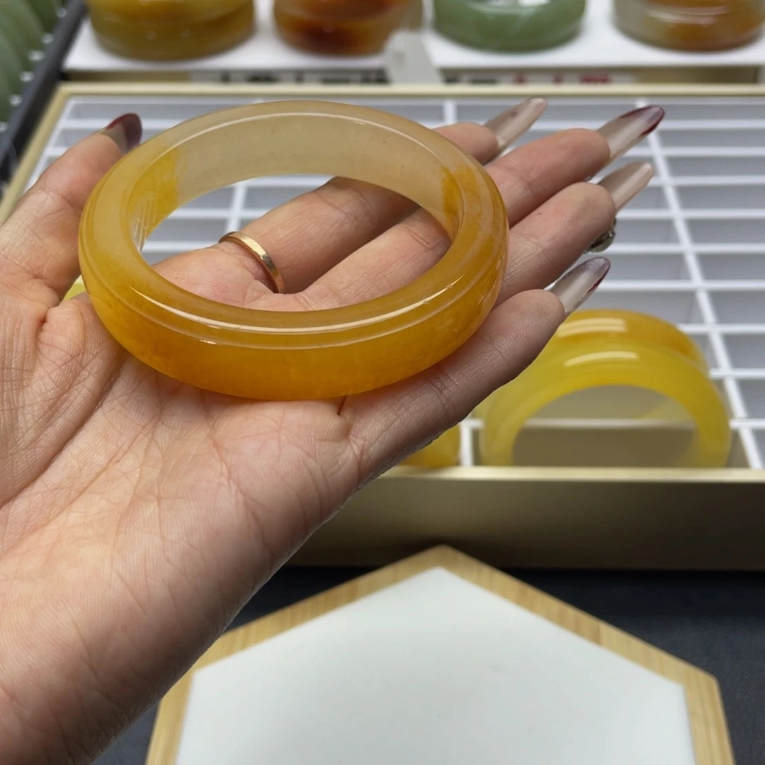 石英质玉手镯未镶嵌S****