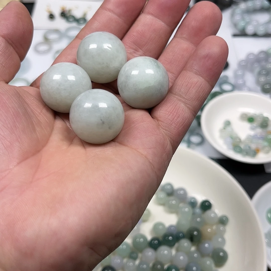 翡翠未镶嵌吊坠(不含链)4颗卡23的圆珠一起卖