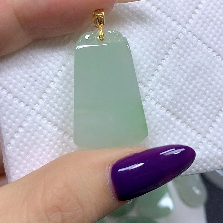 翡翠未镶嵌颈饰挂件