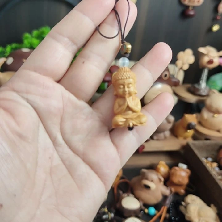 木质类崖柏坐佛挂件