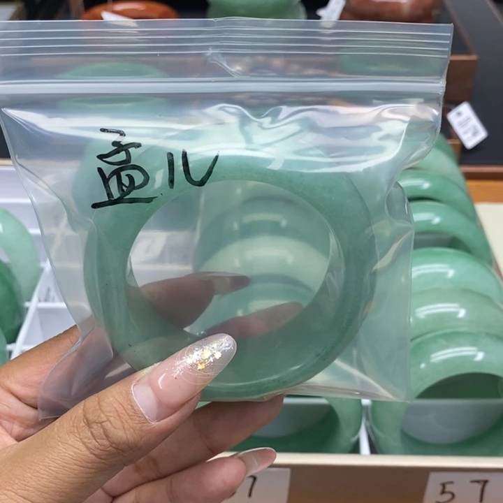 *****石英质玉未镶嵌手镯