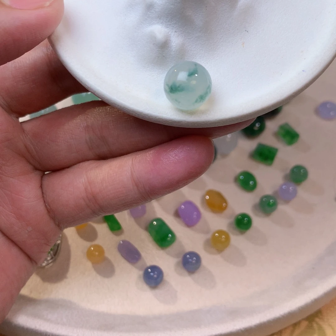 定制翡翠未镶嵌冰种飘绿花11mm