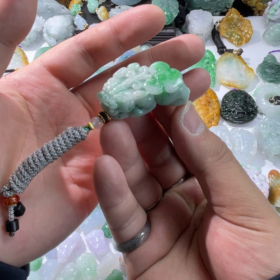 翡翠颈饰未镶嵌天然