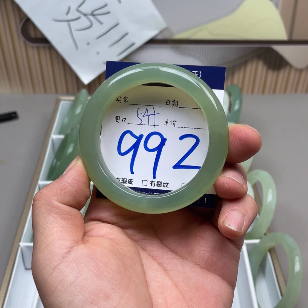 岫玉手镯手镯未镶嵌