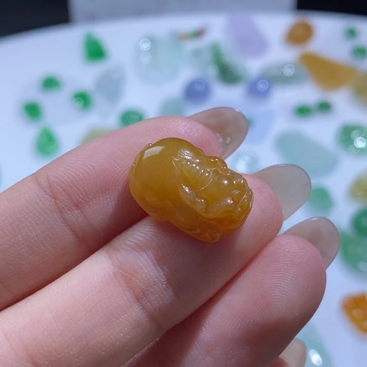 定制翡翠未镶嵌貔貅