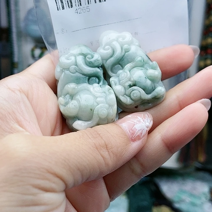 颈饰足铂镶嵌翡翠翡翠