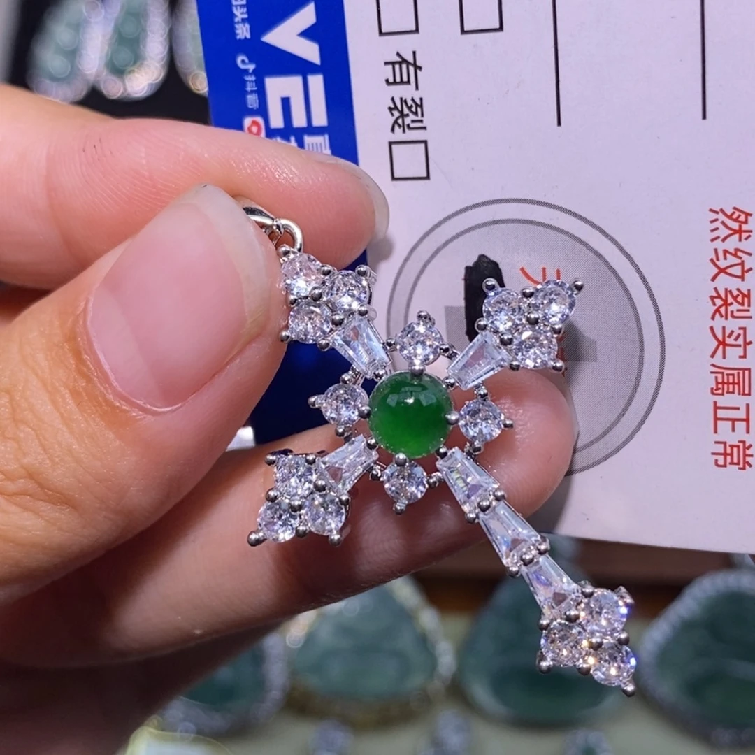 颈饰未镶嵌翡翠天然