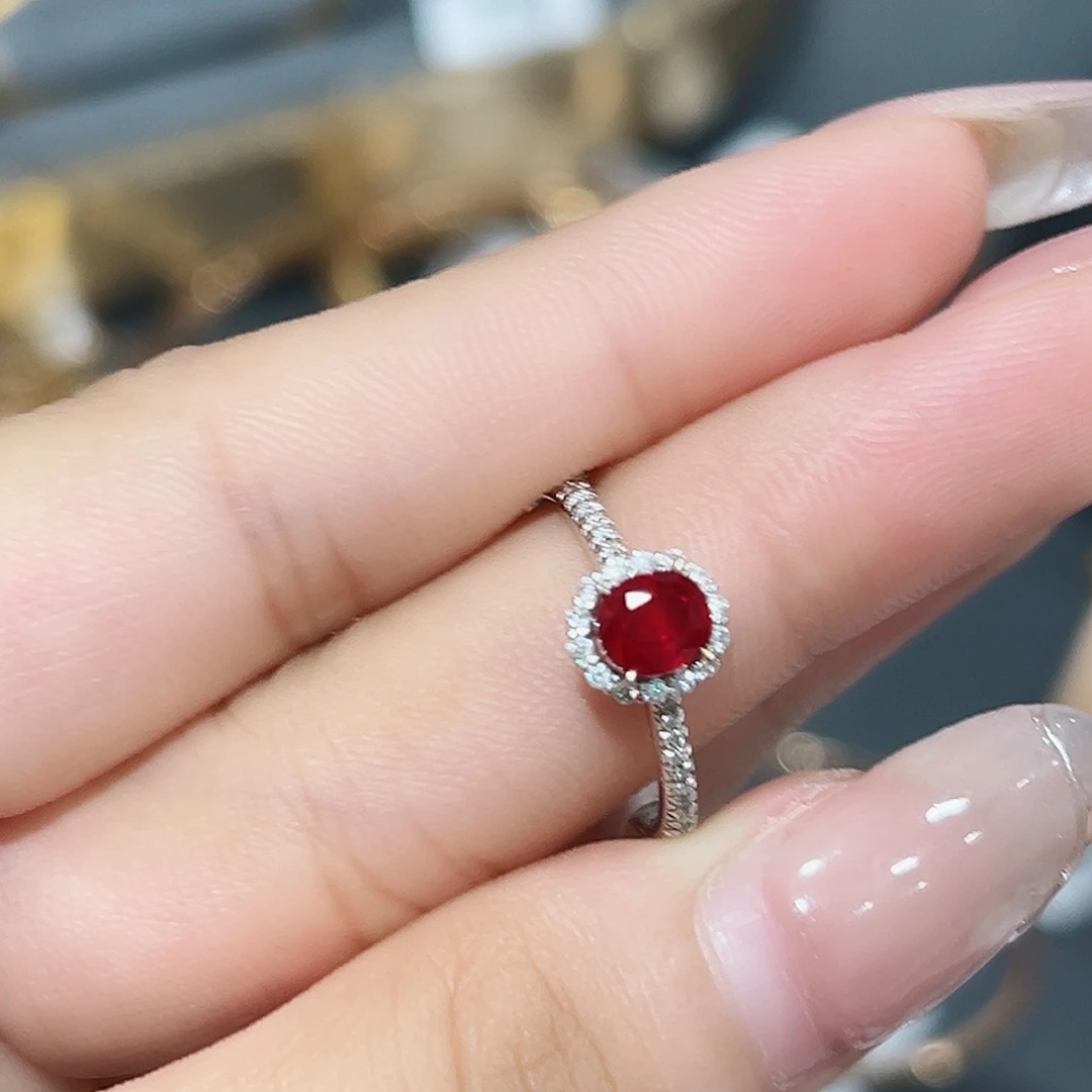 红宝石戒指18K金镶嵌