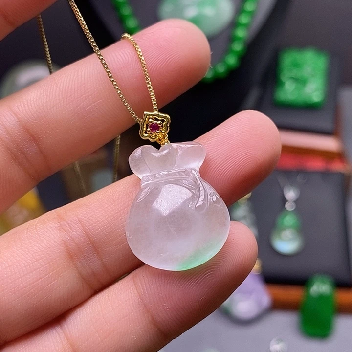 吊坠(赠链)未镶嵌翡翠