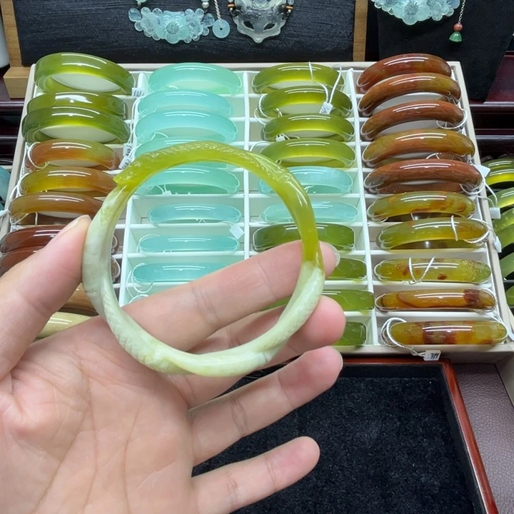 蛇纹石玉未镶嵌手镯