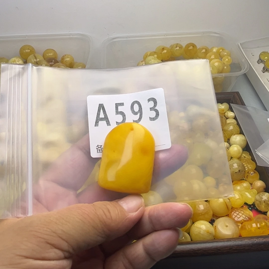 追***琴琥珀未镶嵌珠宝奇石微瑕分4单拍，发一个牌子