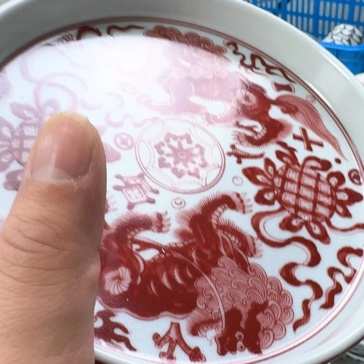 瓷片釉里红狮子大壶乘景德镇