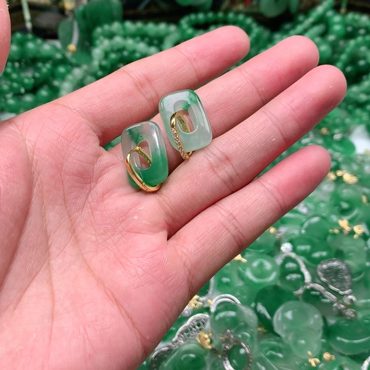 石英质玉颈饰未镶嵌