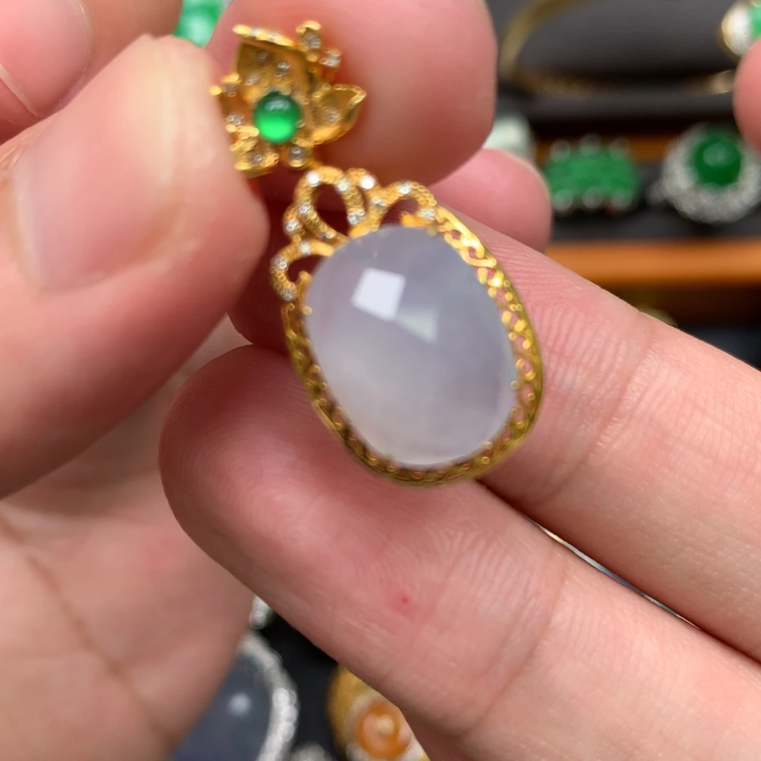 翡翠18K金镶嵌颈饰