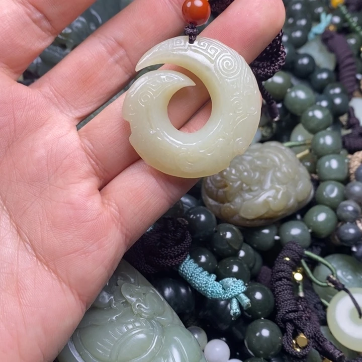 和田玉未镶嵌颈饰