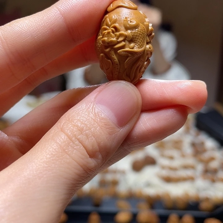 橄榄核吊坠荷花鱼