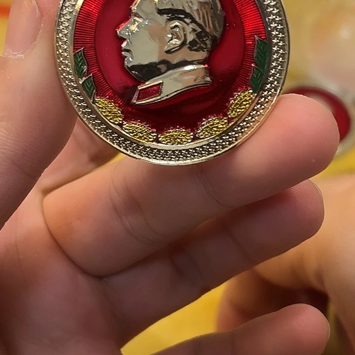 奕***爱像章一一一一一一一高贵轻