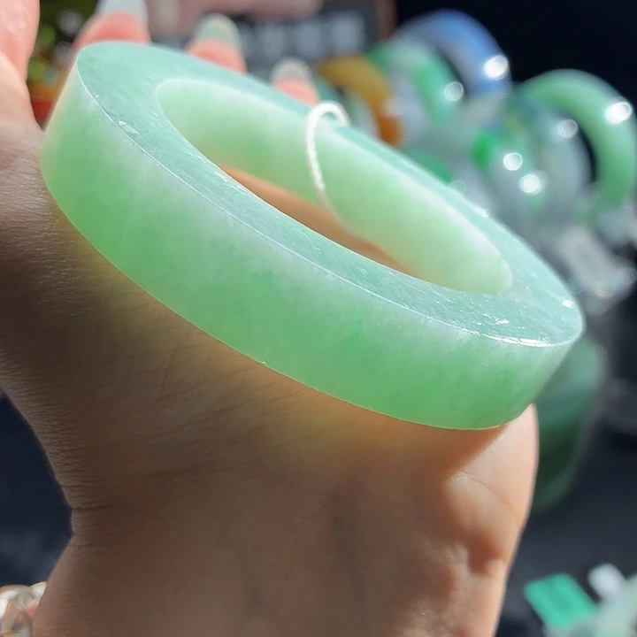 l***b未镶嵌手镯定制翡翠