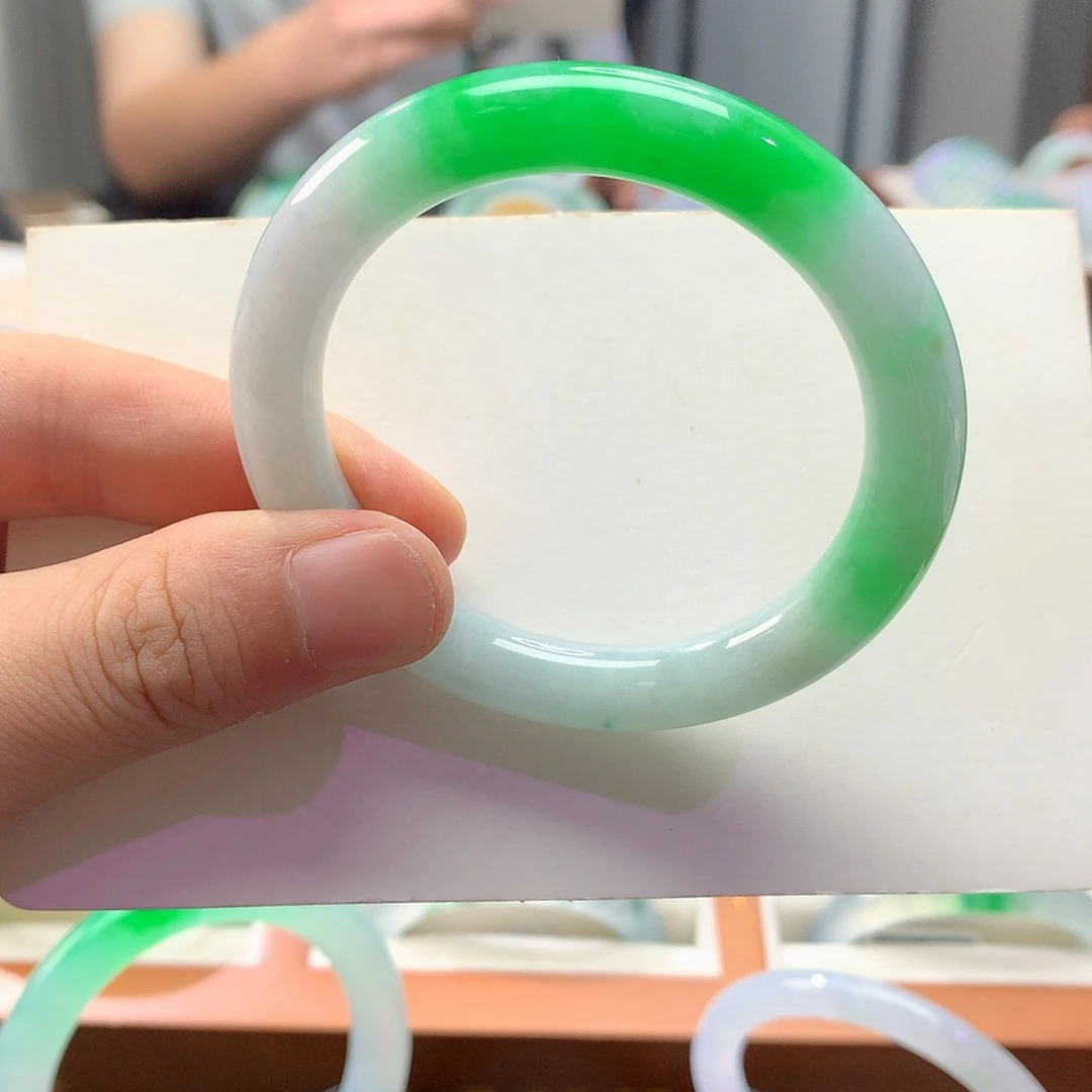 未镶嵌手镯翡翠白底艳青