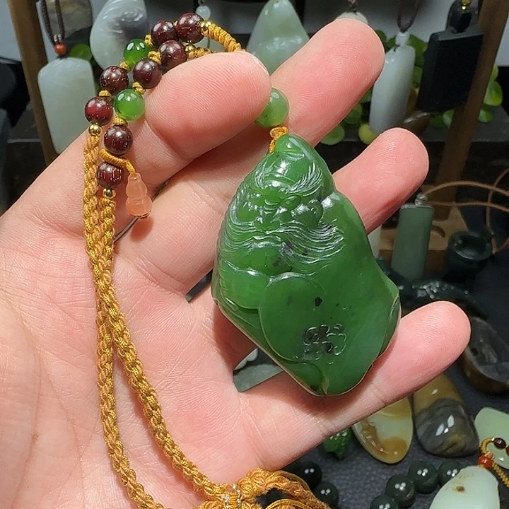 和田玉未镶嵌把件