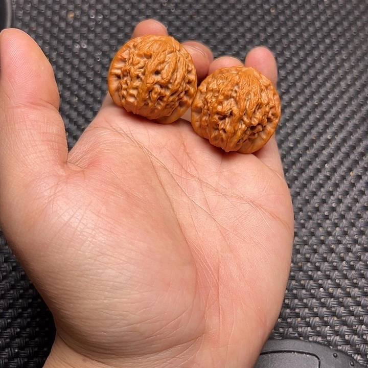 文玩核桃吊坠小狮子