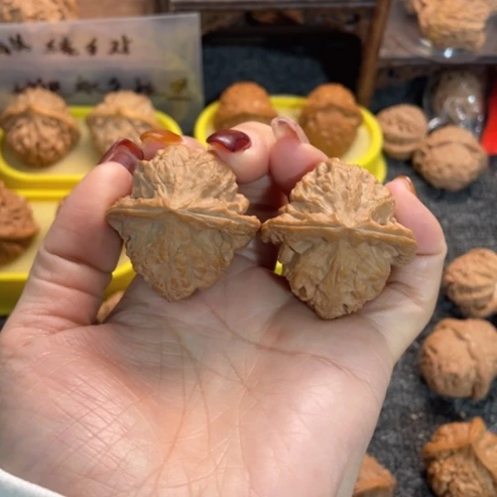 文玩核桃吊坠25靠山王