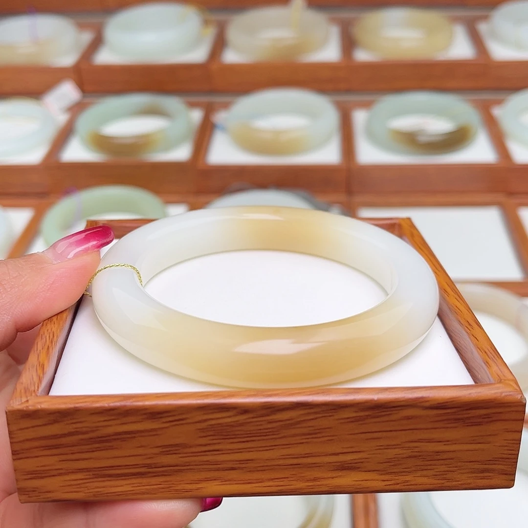 和田玉手镯未镶嵌61.6