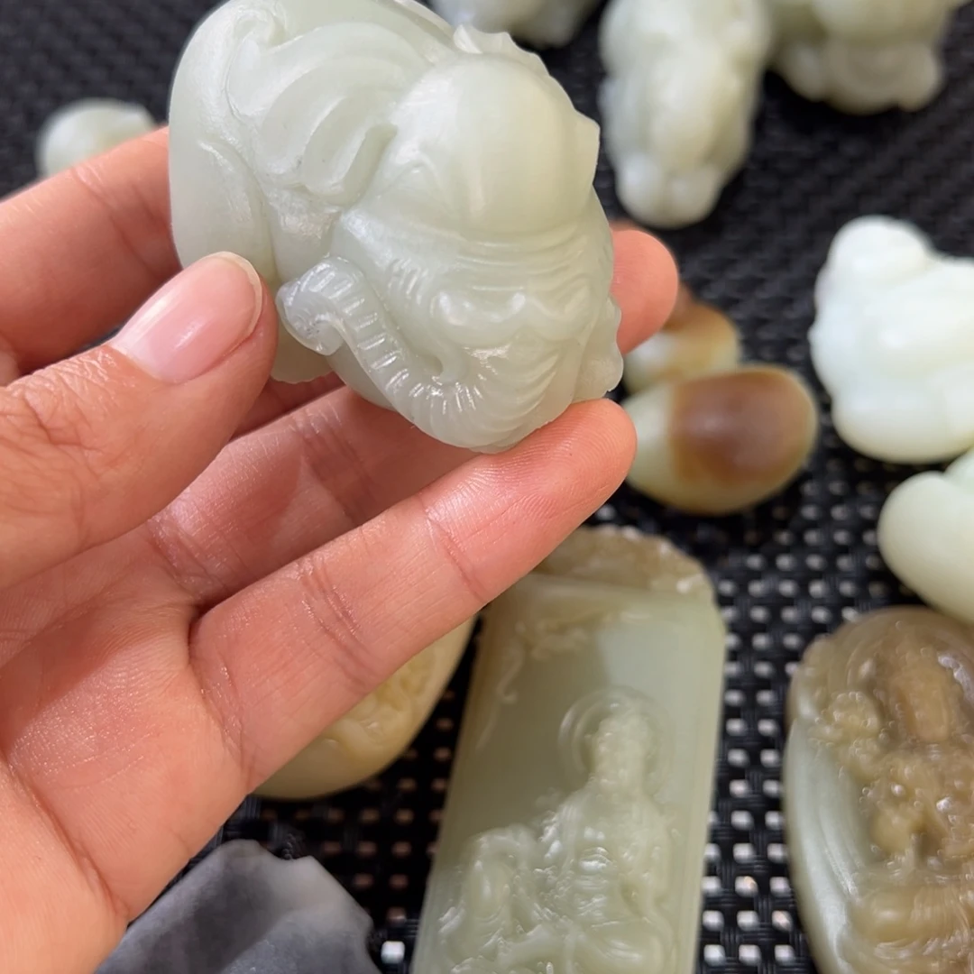 和田玉未镶嵌颈饰