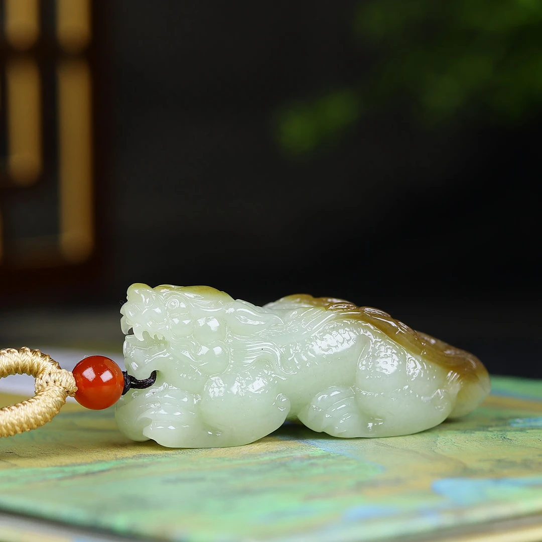 112312和田玉且末料瑞兽挂件