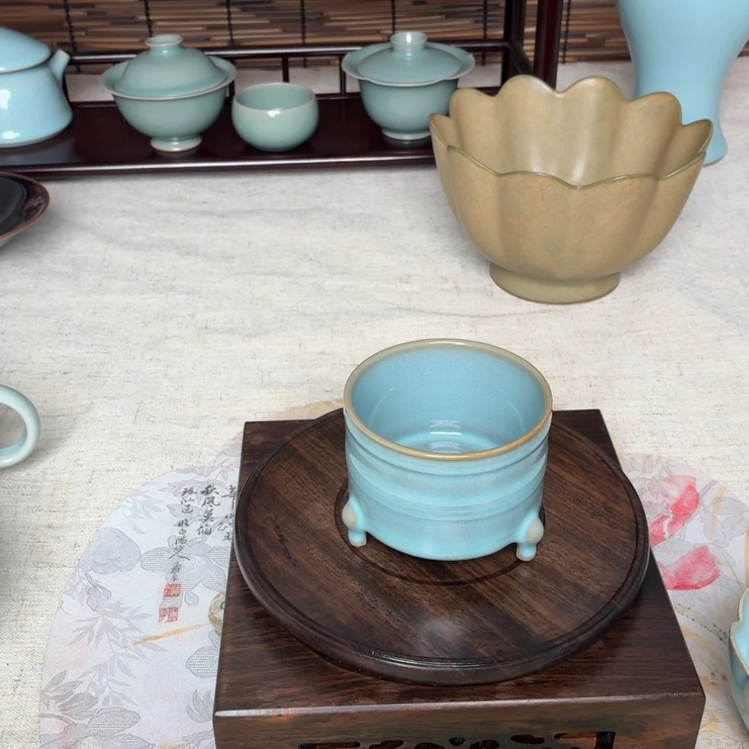 陶摆件天青三足杯