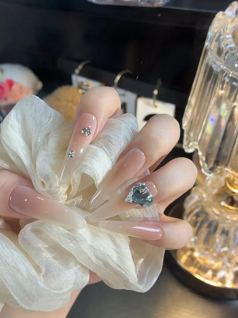 心动的信号-施家华子全华钻001歪心设计款-春夏手工美甲高级感