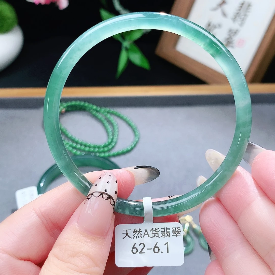 翡翠手镯（圆镯）未镶嵌